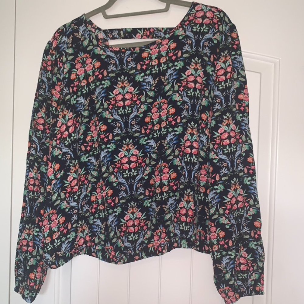 Black shirt w/Floral long sleeve with keyhole back